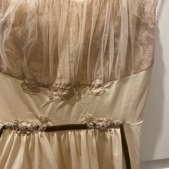 Vintage Vanity Fair Lingerie Dress - Picture 4 of 16
